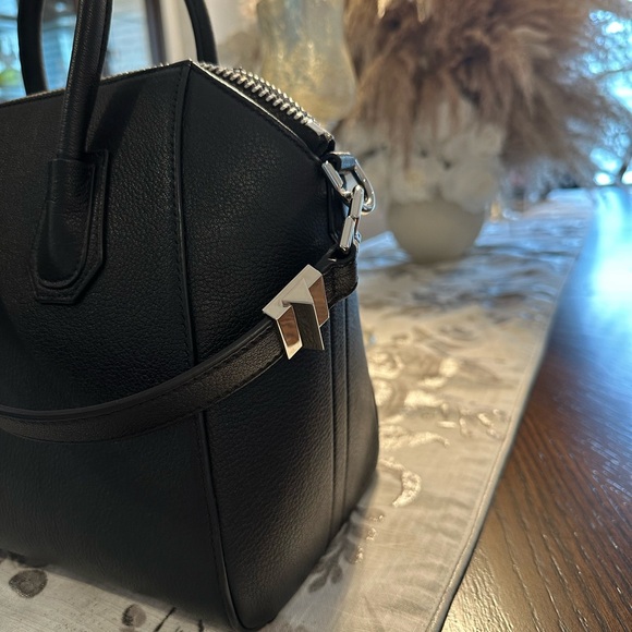 💗 SOLD 💗Authentic givenchy antigona small bag - Picture 9 of 11